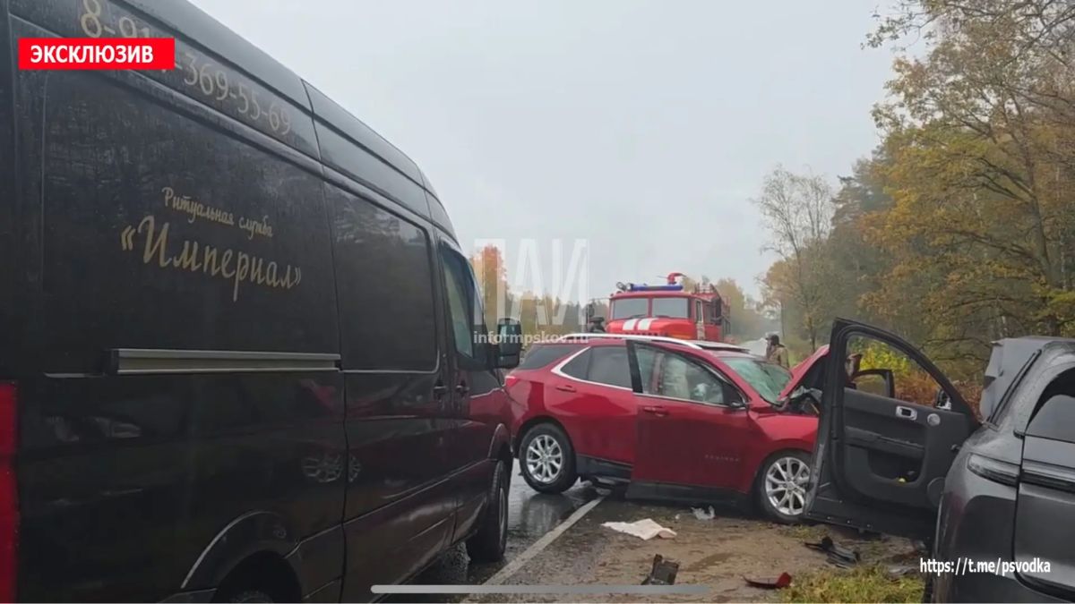 В Невельском районе, в 15 км от Невеля в сторону Усвят, произошло лобовое столкновение автомобилей Chevrolet и Lifan В Невельском районе, в 15 км от Невеля в сторону Усвят, произошло лобовое столкновение автомобилей Chevrolet и Lifan