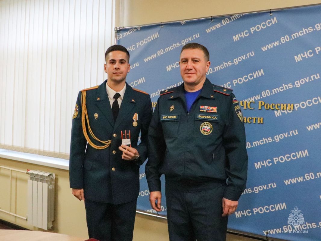 Поздравление юбиляра и вручение очередного специального звания Поздравление юбиляра и вручение очередного специального звания