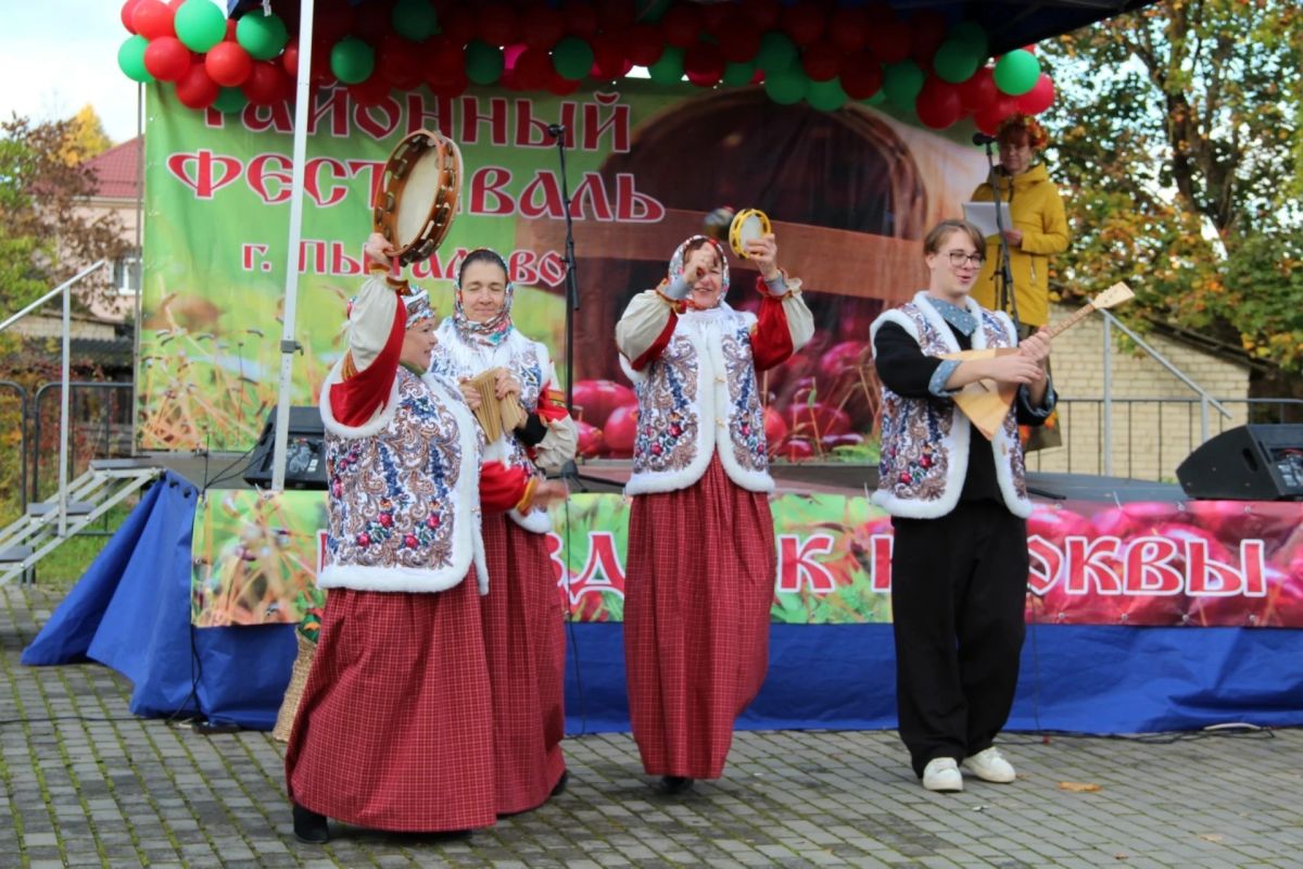 Ярко и массово в минувшие выходные прошел в Пыталово фестиваль «Праздник клюквы» Ярко и массово в минувшие выходные прошел в Пыталово фестиваль «Праздник клюквы»