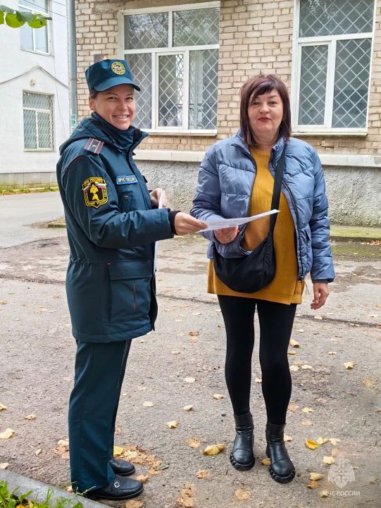 #Профилактика. Сегодня в городе Остров специалистами ОНД и ПР по Островскому, Пыталовскому, Печорскому и Палкинскому районам УНД и ПР Главного управления МЧС России по Псковской области проведен рейд по разъяснению...