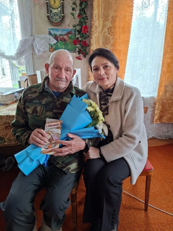 «Здоровья и бодрости духа!»: 90 лет исполнилось жителю деревни Красногородского района