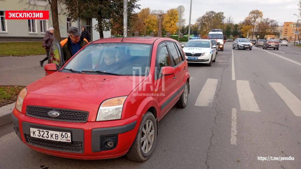 В Пскове, на улице Яна Фабрициуса у дома 4, женщина, управляя автомобилем Ford, совершила наезд на девушку 1995 года рождения на нерегулируемом пешеходном переходе В Пскове, на улице Яна Фабрициуса у дома 4, женщина, управляя автомобилем Ford, совершила наезд на девушку 1995 года рождения на нерегулируемом пешеходном переходе