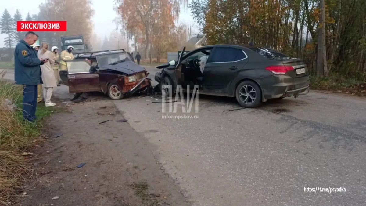 В Красногородске на улице Больничной у дома № 48 столкнулись ВАЗ-2107 и Citron В Красногородске на улице Больничной у дома № 48 столкнулись ВАЗ-2107 и Citron