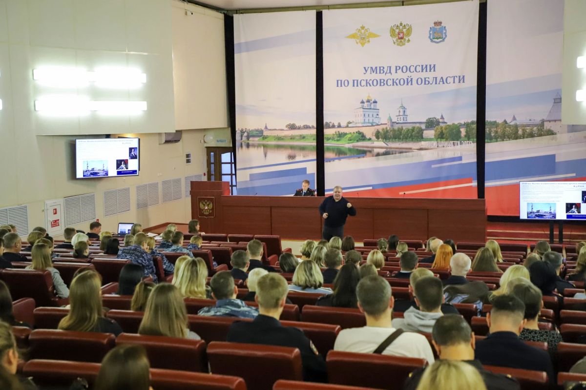 В УМВД России по Псковской области состоялось занятие по государственноправовому информированию