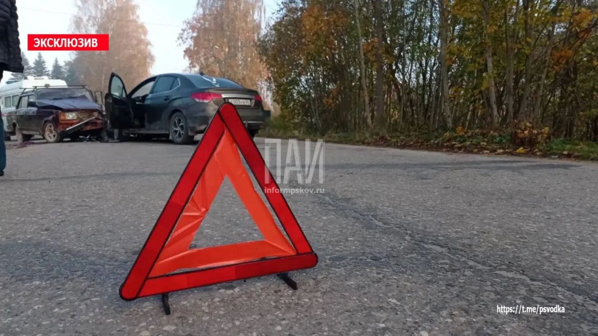 В Красногородске на улице Больничной у дома № 48 столкнулись ВАЗ-2107 и Citron В Красногородске на улице Больничной у дома № 48 столкнулись ВАЗ-2107 и Citron