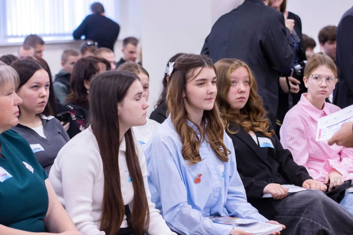 Расти в профессии, оставаясь дома: в Великих Луках прошёл День Профразвития Расти в профессии, оставаясь дома: в Великих Луках прошёл День Профразвития