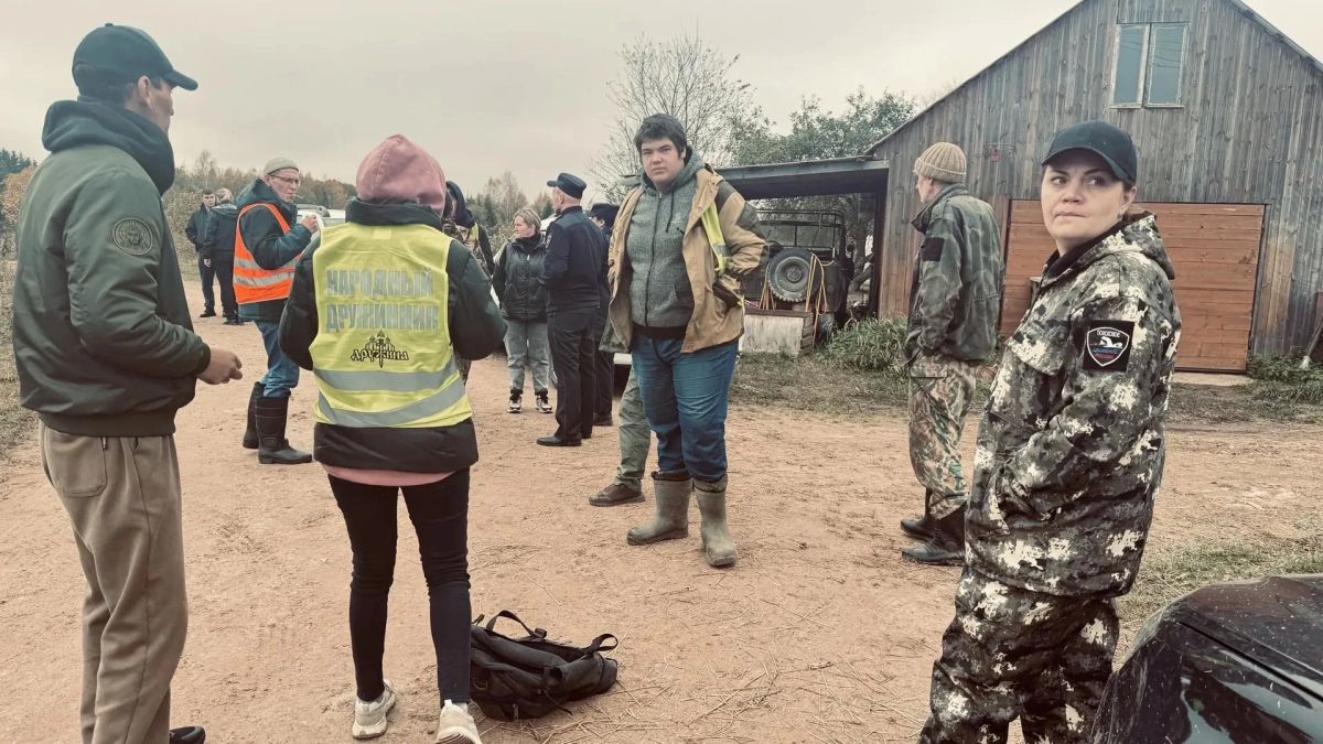 В поисках пропавшей девочки принимали участие поисково-спасательный отряд «ЛизаАлерт», АНО «Дружина», волонтёры, сотрудники администрации Печорского округа и глава округа Валерий Зайцев В поисках пропавшей девочки принимали участие поисково-спасательный отряд «ЛизаАлерт», АНО «Дружина», волонтёры, сотрудники администрации Печорского округа и глава округа Валерий Зайцев