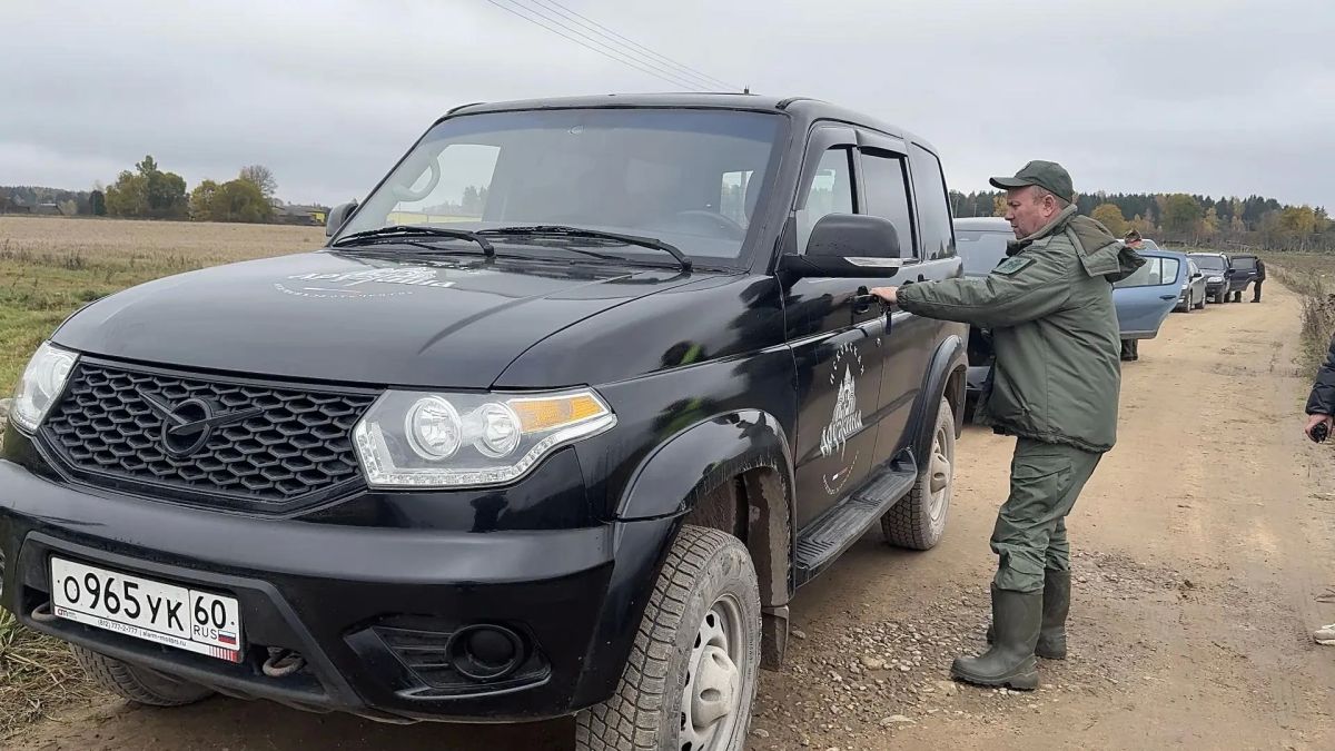 В поисках пропавшей девочки принимали участие поисково-спасательный отряд «ЛизаАлерт», АНО «Дружина», волонтёры, сотрудники администрации Печорского округа и глава округа Валерий Зайцев В поисках пропавшей девочки принимали участие поисково-спасательный отряд «ЛизаАлерт», АНО «Дружина», волонтёры, сотрудники администрации Печорского округа и глава округа Валерий Зайцев
