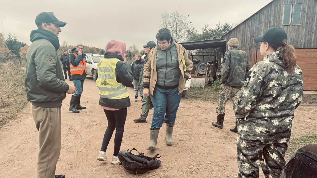 В поисках пропавшей девочки принимали участие поисково-спасательный отряд «ЛизаАлерт», АНО «Дружина», волонтёры, сотрудники администрации Печорского округа и глава округа Валерий Зайцев В поисках пропавшей девочки принимали участие поисково-спасательный отряд «ЛизаАлерт», АНО «Дружина», волонтёры, сотрудники администрации Печорского округа и глава округа Валерий Зайцев