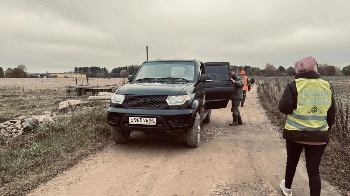 В поисках пропавшей девочки принимали участие поисково-спасательный отряд «ЛизаАлерт», АНО «Дружина», волонтёры, сотрудники администрации Печорского округа и глава округа Валерий Зайцев В поисках пропавшей девочки принимали участие поисково-спасательный отряд «ЛизаАлерт», АНО «Дружина», волонтёры, сотрудники администрации Печорского округа и глава округа Валерий Зайцев
