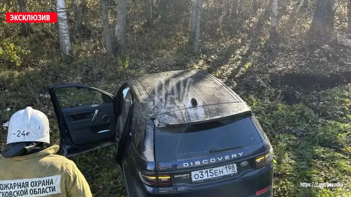 В Плюсском районе Land Rover опрокинулся в кювет В Плюсском районе Land Rover опрокинулся в кювет