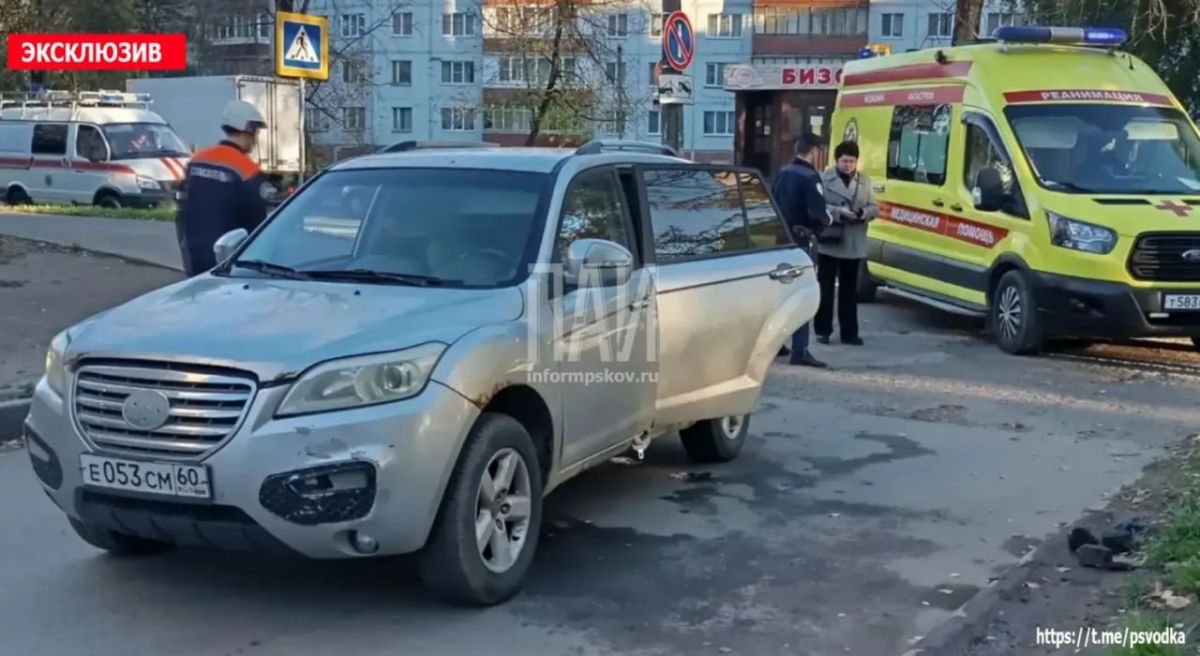 В Пскове на улице Красноармейской у дома № 33 автомобиль Lifan с женщиной зарулём сбил 77-летнюю пенсионерку В Пскове на улице Красноармейской у дома № 33 автомобиль Lifan с женщиной зарулём сбил 77-летнюю пенсионерку