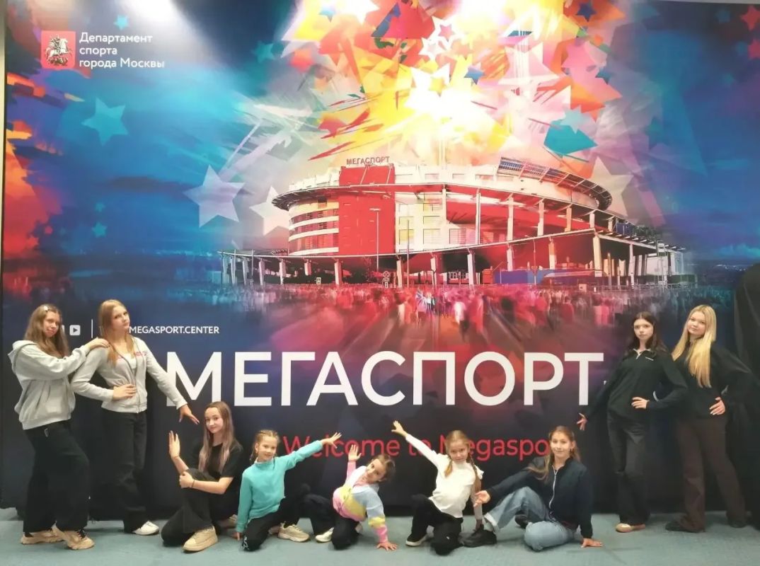 Михаил Ведерников: 26 юных спортсменов и 4 тренера Пскова и Великих Лук побывали на представлении Алексея НЕМОВА «Легенды спорта Михаил Ведерников: 26 юных спортсменов и 4 тренера Пскова и Великих Лук побывали на представлении Алексея НЕМОВА «Легенды спорта