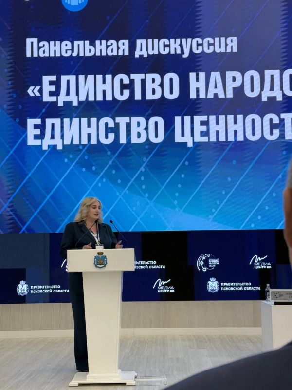 Военкор из Великих Лук Александра Павлова выступила на Псковском медиафоруме