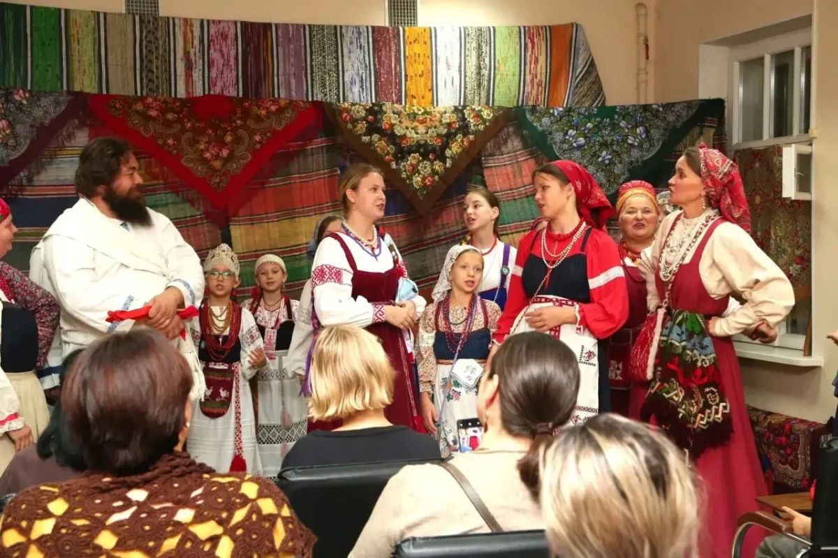 Премьерный показ уникальной постановки «Сад», посвященной Году единства народов России, состоялся в Псковском областном центре народного творчества Премьерный показ уникальной постановки «Сад», посвященной Году единства народов России, состоялся в Псковском областном центре народного творчества