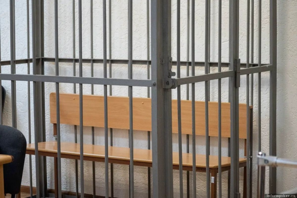 Великолукский суд отправил в колонию рецидивистку за кражу миллиона у пенсионерки