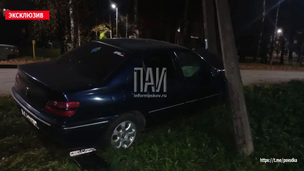 В Псковском районе, в деревне Похвальщина у дома 1в, водитель автомобиля, по предварительным данным, находившийся в состоянии алкогольного опьянения, совершил наезд на пешехода и столкновение с опорой ЛЭП В Псковском районе, в деревне Похвальщина у дома 1в, водитель автомобиля, по предварительным данным, находившийся в состоянии алкогольного опьянения, совершил наезд на пешехода и столкновение с опорой ЛЭП