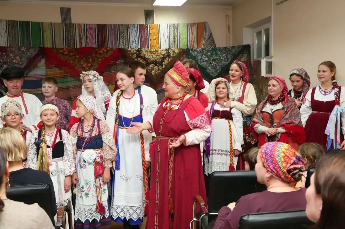 Премьерный показ уникальной постановки «Сад», посвященной Году единства народов России, состоялся в Псковском областном центре народного творчества Премьерный показ уникальной постановки «Сад», посвященной Году единства народов России, состоялся в Псковском областном центре народного творчества