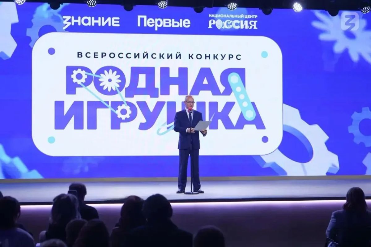 Губернатор Псковской области Михаил Ведерников поздравил победительницу всероссийского конкурса «Родная игрушка» Губернатор Псковской области Михаил Ведерников поздравил победительницу всероссийского конкурса «Родная игрушка»