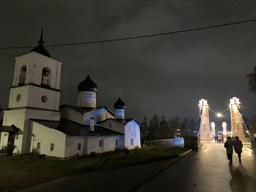 Прошедшую неделю сотрудники УФК по Псковской области завершили увлекательным туром, сменив рабочие будни на свежий воздух и невероятную красоту вечернего города Остров Прошедшую неделю сотрудники УФК по Псковской области завершили увлекательным туром, сменив рабочие будни на свежий воздух и невероятную красоту вечернего города Остров