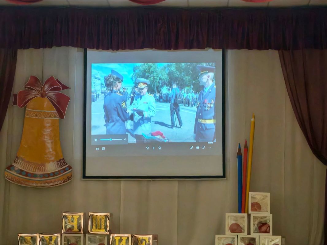 Сотрудники ИК-3 провели профориентационное мероприятие для старшеклассников Идрицкой средней школы Сотрудники ИК-3 провели профориентационное мероприятие для старшеклассников Идрицкой средней школы