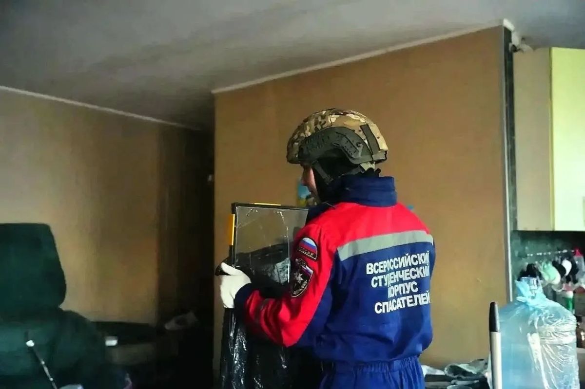 Псковские студенты-спасатели помогают восстанавливать Белгород после обстрелов Псковские студенты-спасатели помогают восстанавливать Белгород после обстрелов