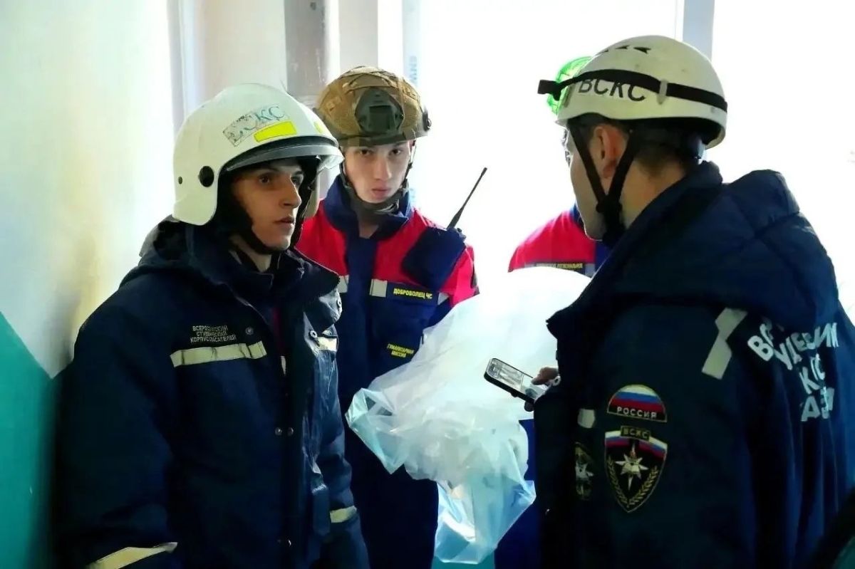 Псковские студенты-спасатели помогают восстанавливать Белгород после обстрелов Псковские студенты-спасатели помогают восстанавливать Белгород после обстрелов