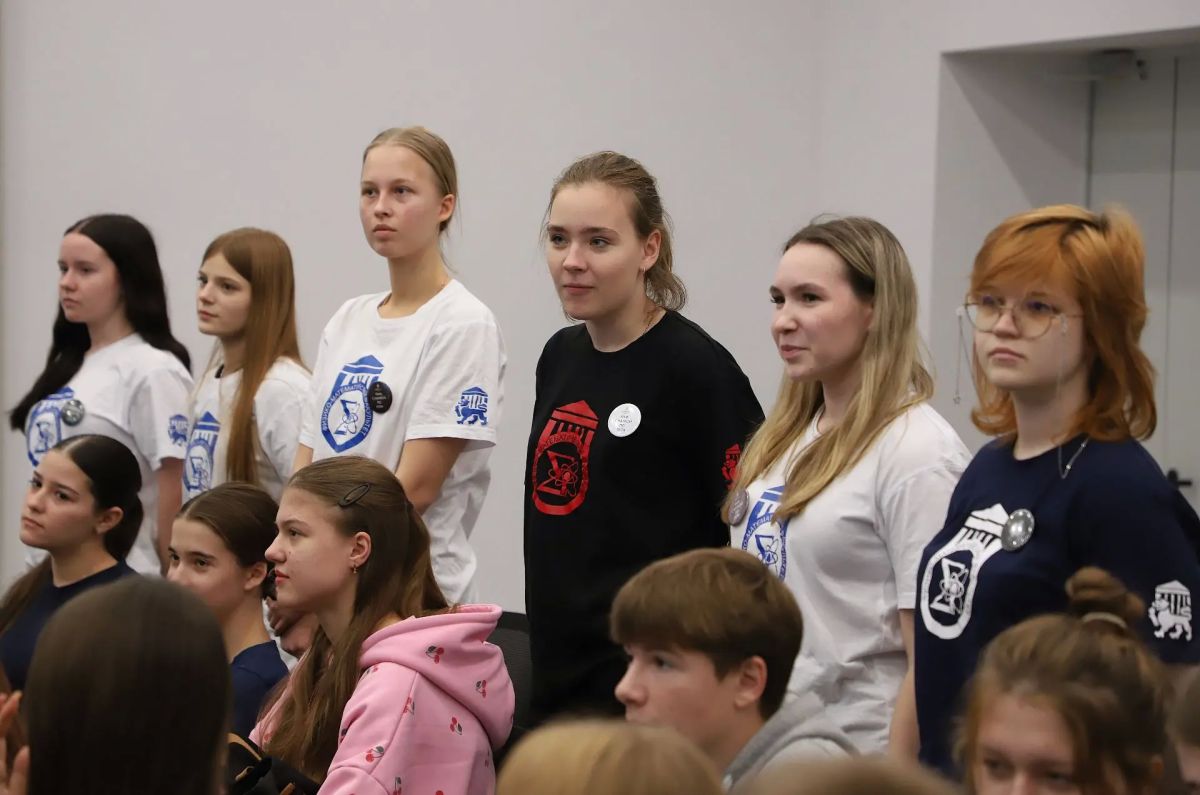 На базе лицея Псковского государственного университета открылась осенняя тематическая смена «Нам с наукой по пути»
