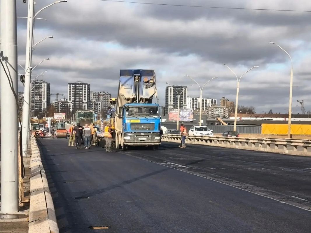 Завершаются работы на мосту им. Александра Невского в Пскове Завершаются работы на мосту им. Александра Невского в Пскове