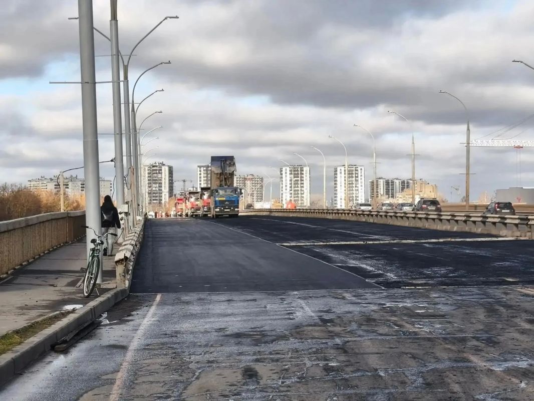 Завершаются работы на мосту им. Александра Невского в Пскове Завершаются работы на мосту им. Александра Невского в Пскове