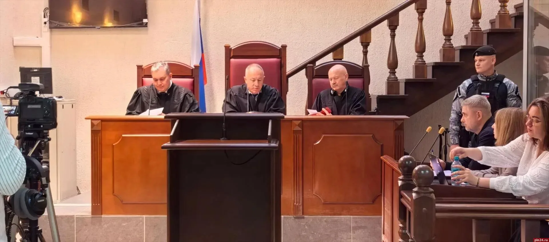 Областной суд начал рассматривать жалобу на приговор Льву Шлосбергу*