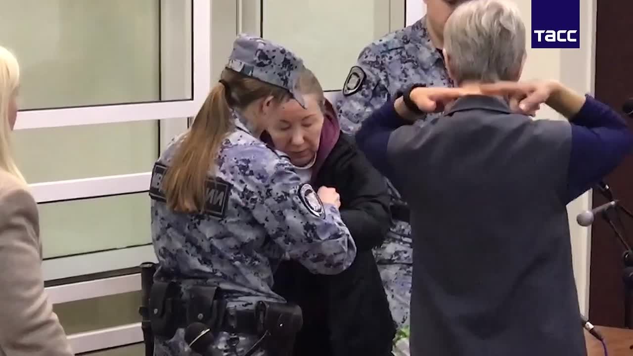 Экс-ректор ПсковГУ Наталья Ильина получила 6,5 года колонии по делу о хищении денежных средств и превышении должностных полномочий, передает корреспондент ТАСС из зала суда