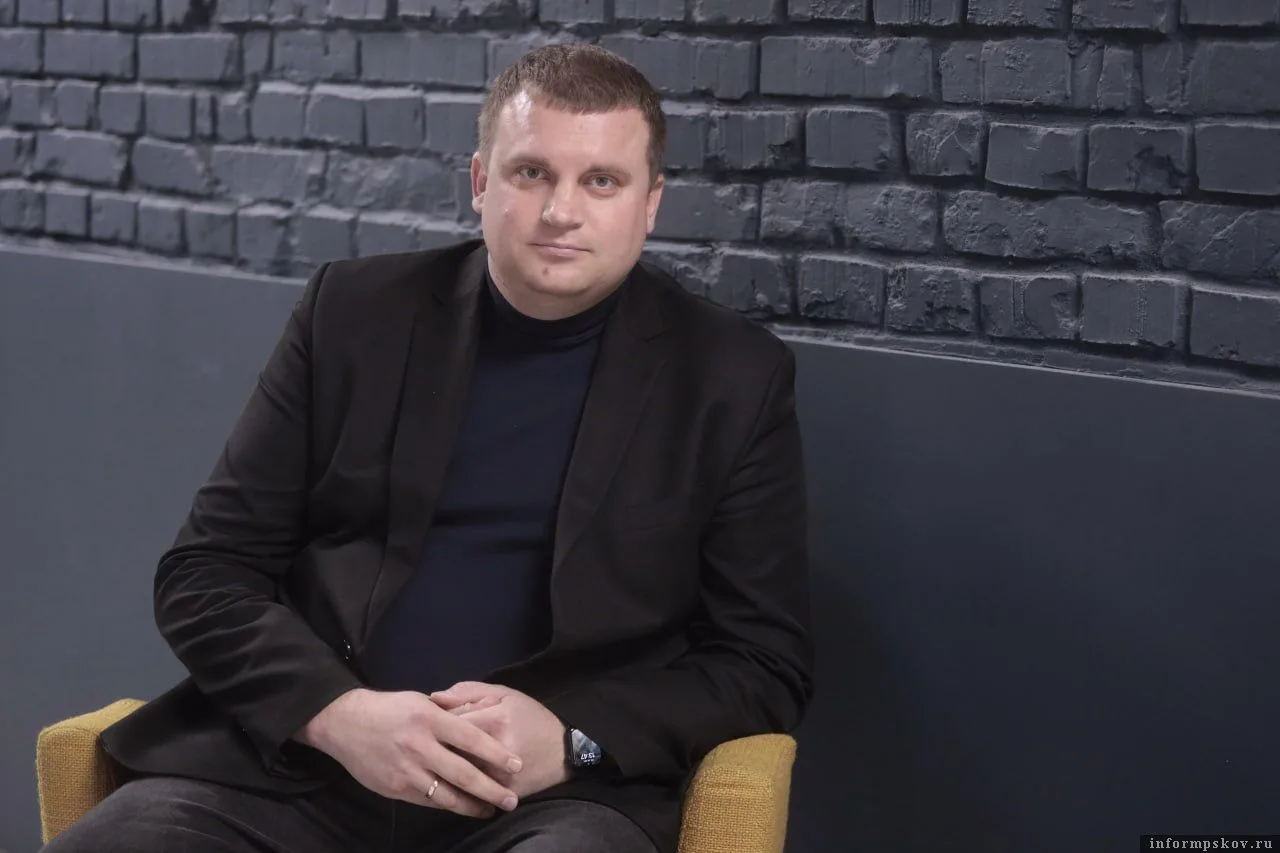 Председатель комитета по физической культуре, спорту и делам молодёжи администрации Пскова Сергей Бухаров стал гостем программы «Среда обитания» на радио «Серебряный дождь» (88.3 FM) в Пскове