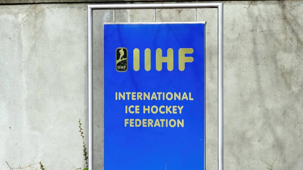 IIHF заявила, что подчинится решению CAS, который обязал организацию допустить российские сборные к международным соревнованиям
