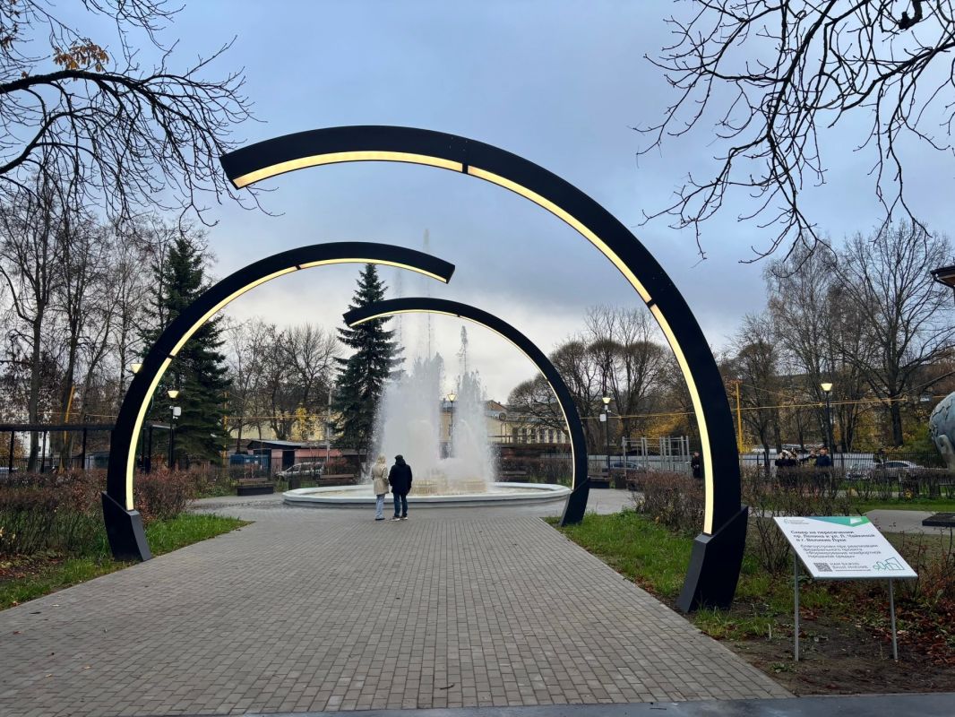 В Великих Луках после реконструкции запустили фонтан «Факел» В Великих Луках после реконструкции запустили фонтан «Факел»
