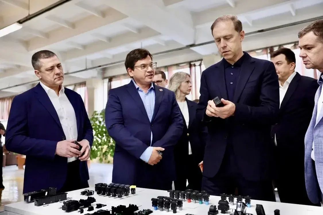 Михаил Ведерников: Псковскую область с рабочим визитом посетил Первый заместитель Председателя Правительства РФ Денис МАНТУРОВ Михаил Ведерников: Псковскую область с рабочим визитом посетил Первый заместитель Председателя Правительства РФ Денис МАНТУРОВ